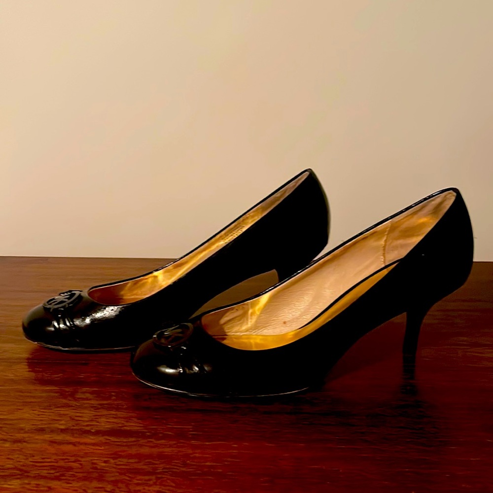 Michael Kors closed pump heels in Black Size 8.5